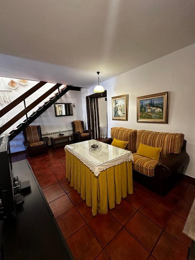 Espaciosa Y Elegante Casa Rural En Los Marines Ngoại thất bức ảnh